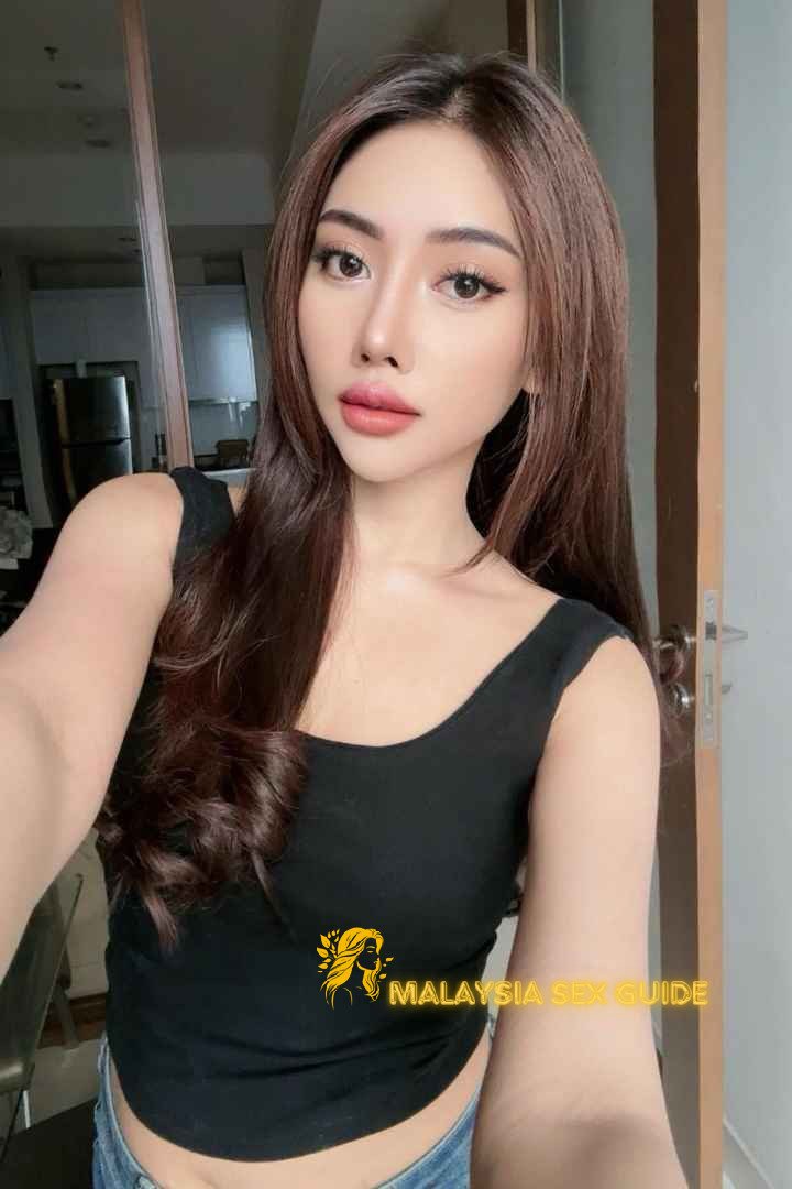 Attractive Malay woman in black top. Malaysia escort.