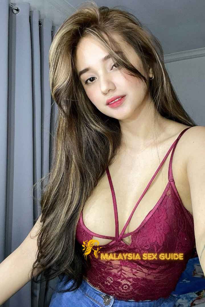 Attractive KL escort outcall service provider.