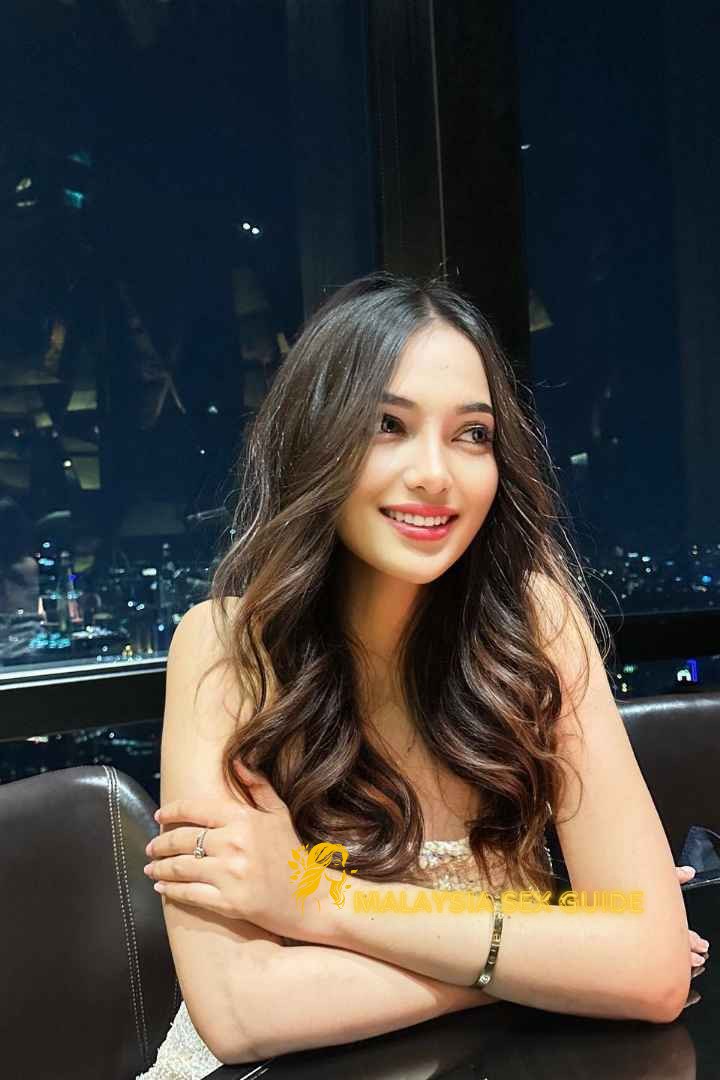 Attractive young woman in KL, offering outcall services.
